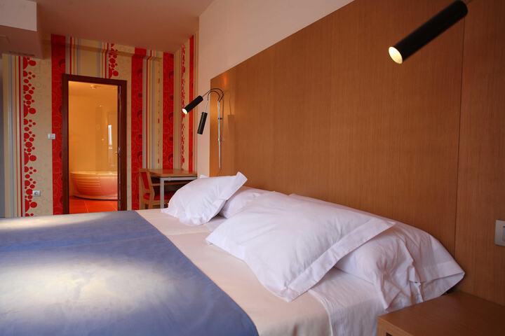 Room 8 of 40