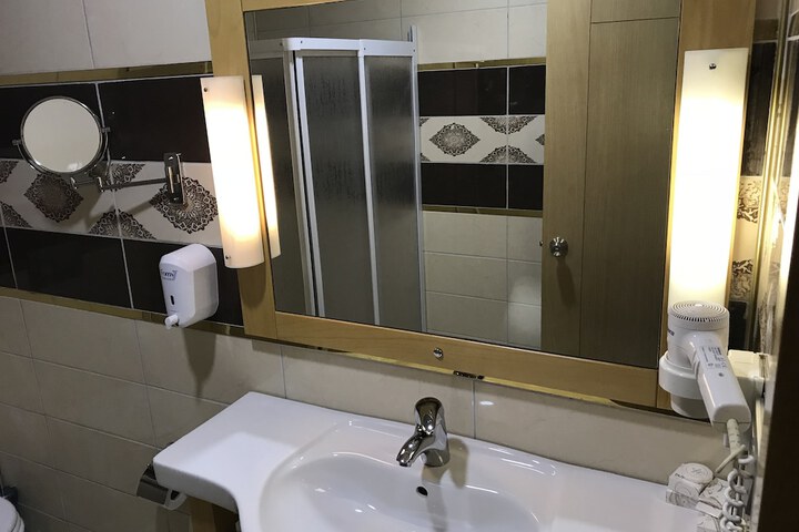 Room 6 of 7