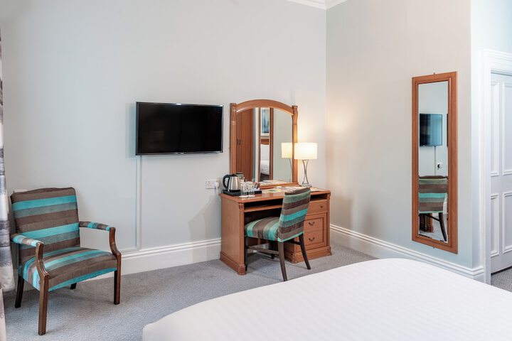 Room 9 of 38