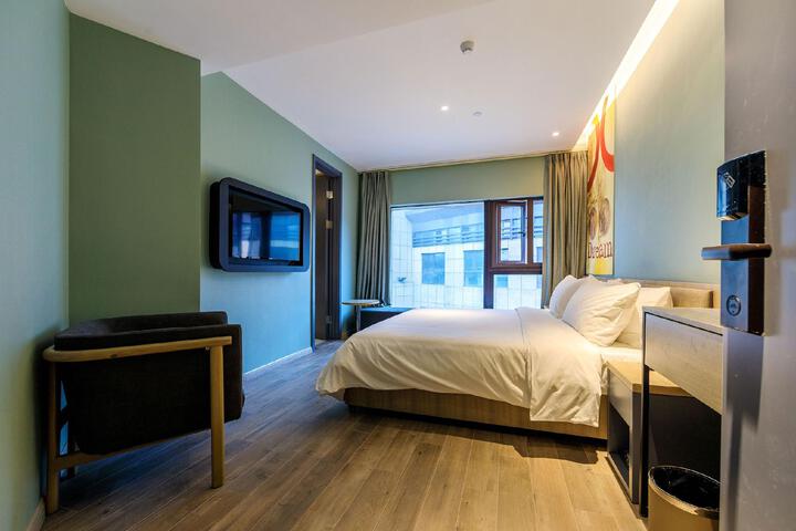 Room 2 of 7