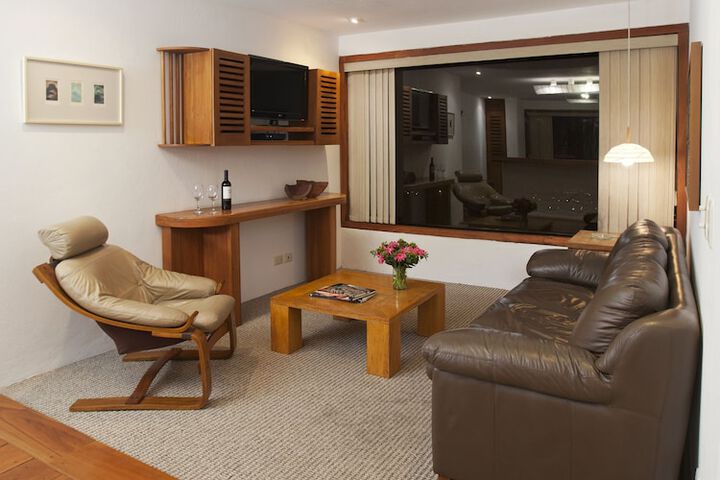Room 9 of 32