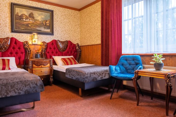 Room 9 of 50