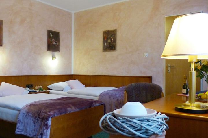Room 12 of 50