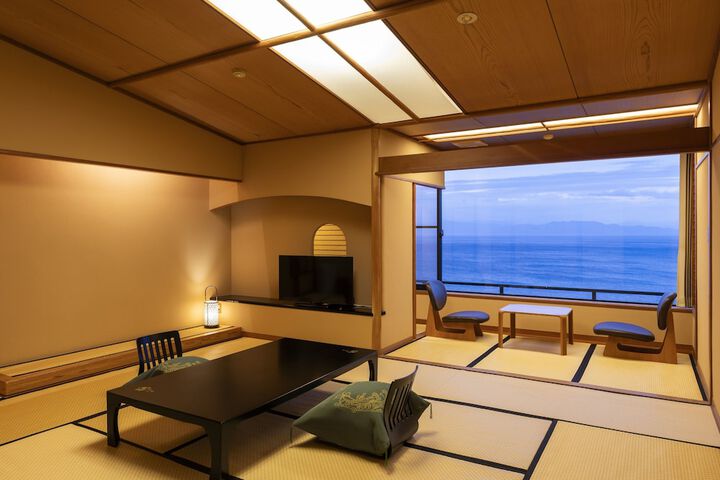 Room 9 of 26