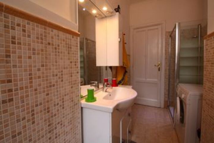 Room 3 of 27