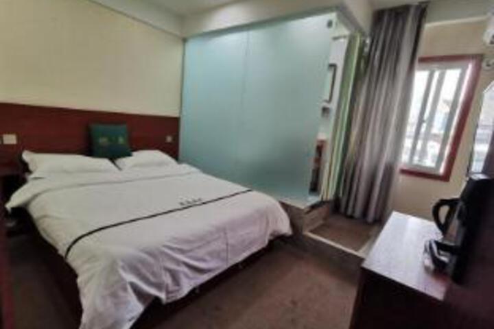 Room 6 of 6