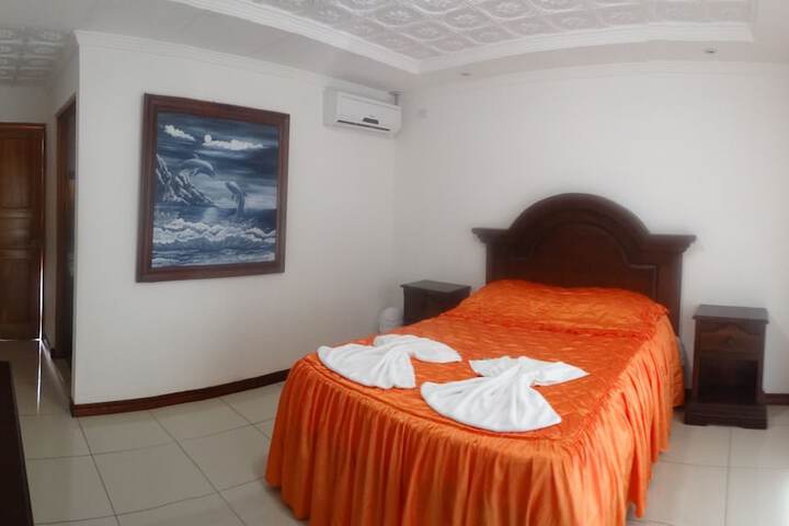 Room 11 of 32