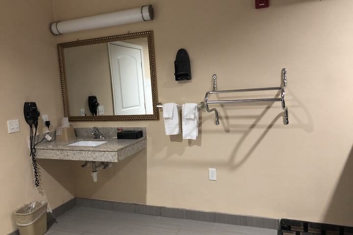 Room 25 of 47