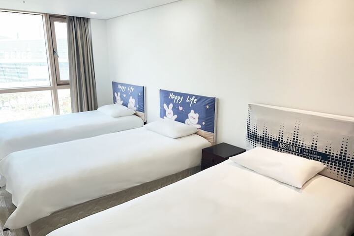 Room 11 of 77