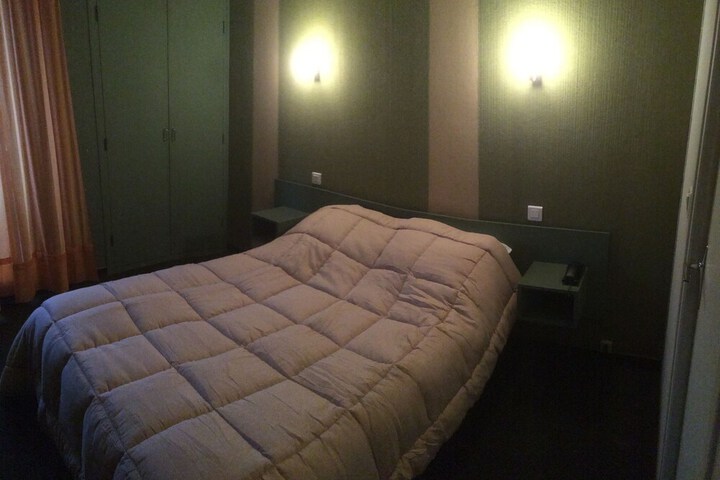 Room 8 of 80