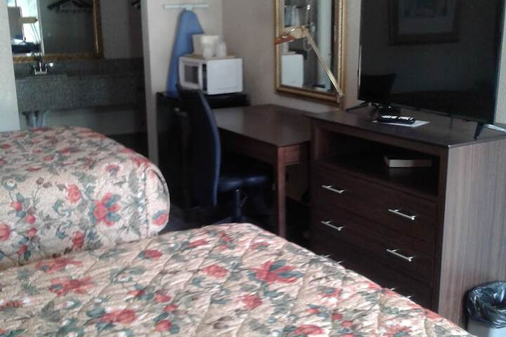 2 Double Beds (7 of 11)