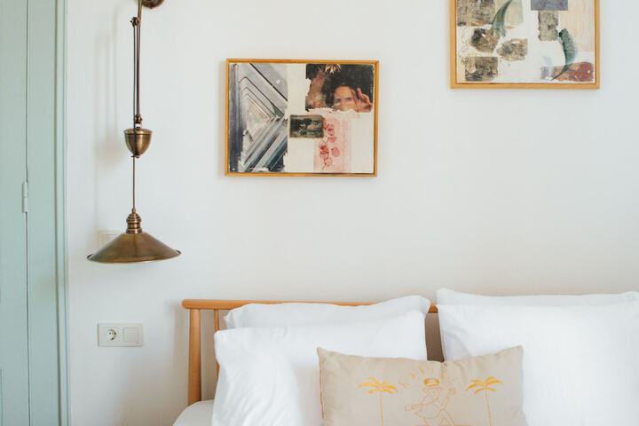 Room 8 of 28