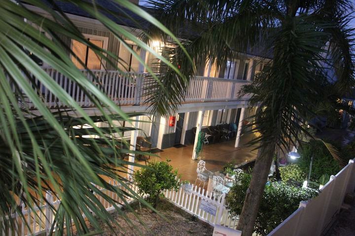 Hotel Exterior 66 of 80