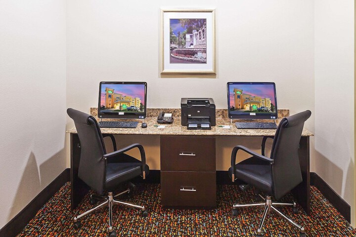 Business Center 35 of 38