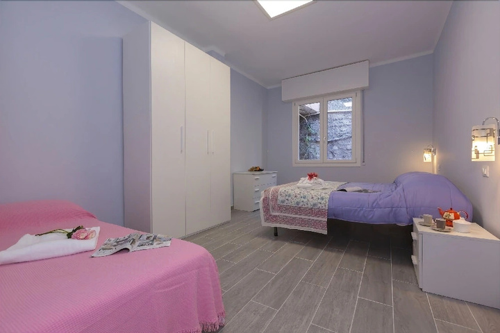Room 2 of 10
