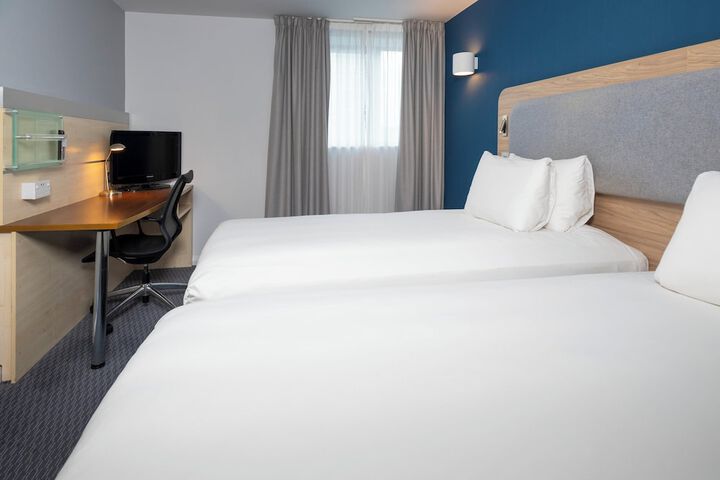Room 28 of 83