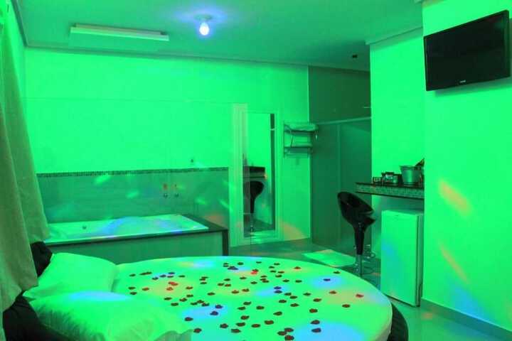 Room 7 of 10