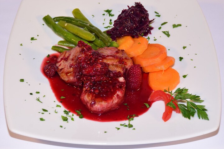Dining 20 of 42