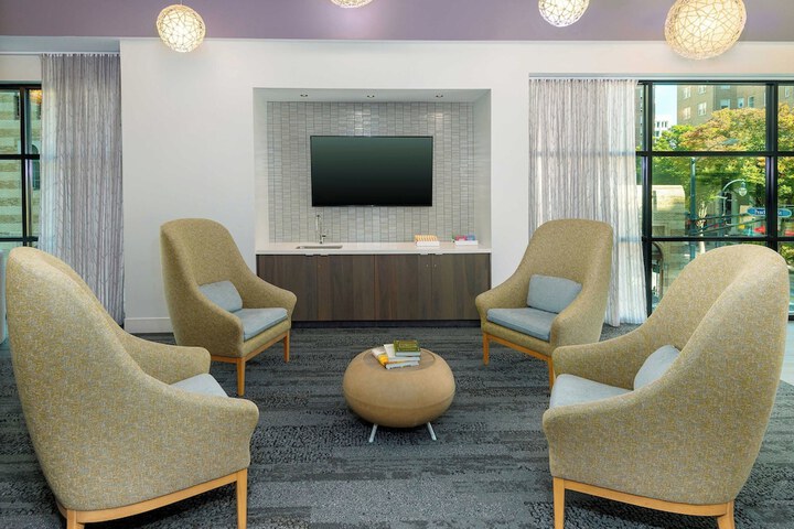 Lobby lounge
