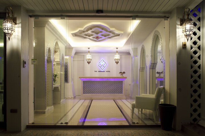 Hotel 2 of 189