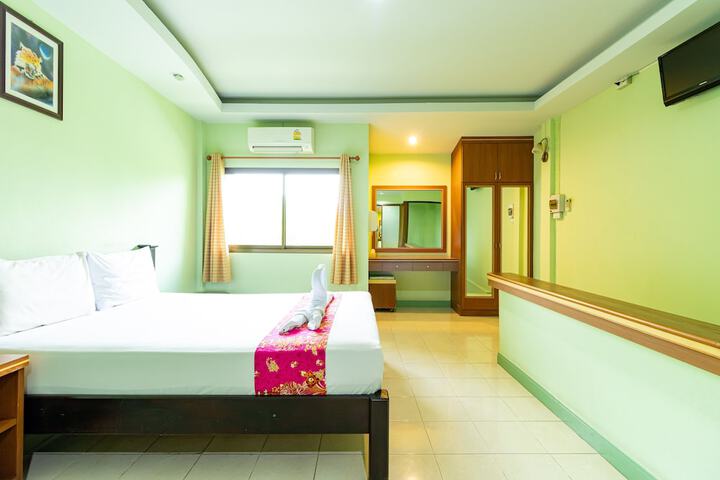 Room 4 of 42