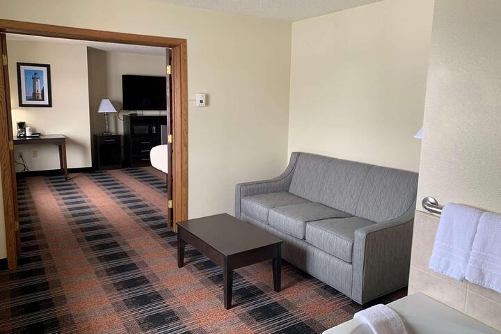 2 Queen Beds (3 of 10)