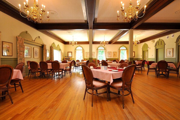 Dining 56 of 132