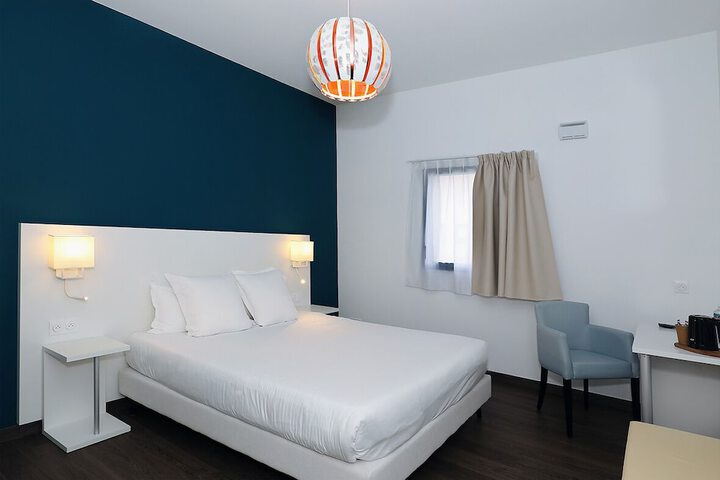 Room 5 of 74