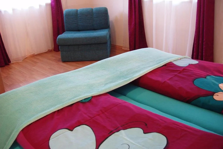 Room 3 of 28