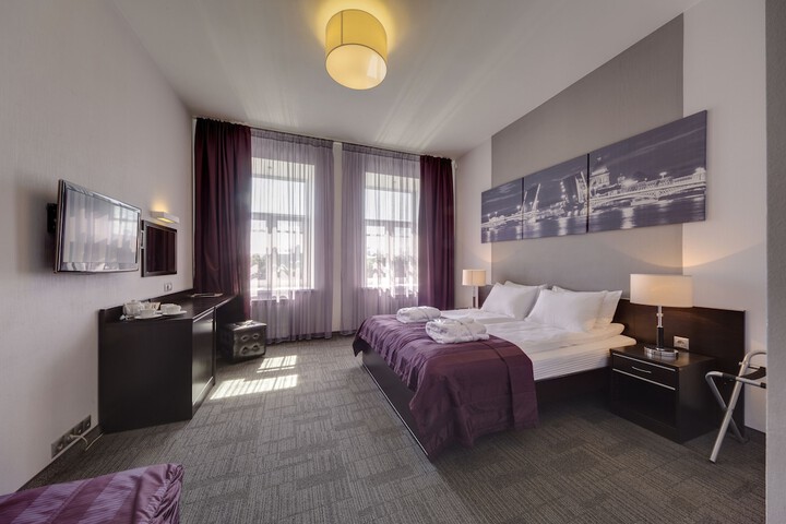Room 12 of 65