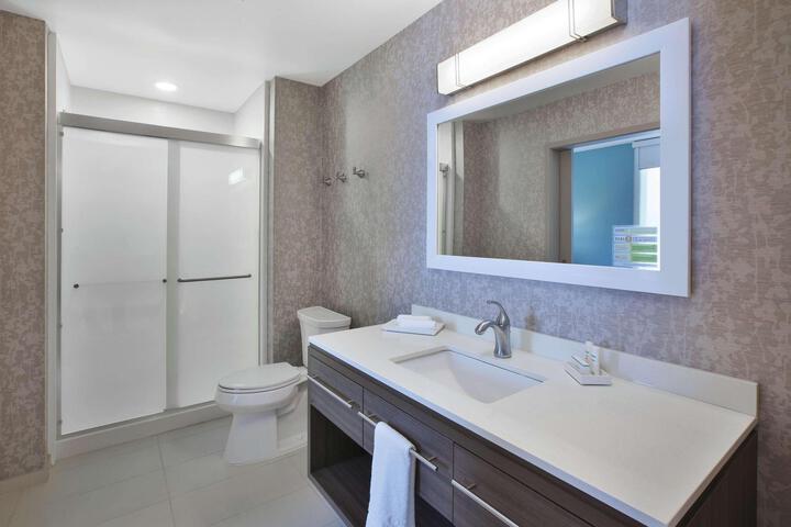 Studio Suite 2 Queen Beds Accessible (11 of 16)