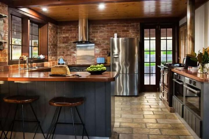 Cedar and Stone - Daylesford Region