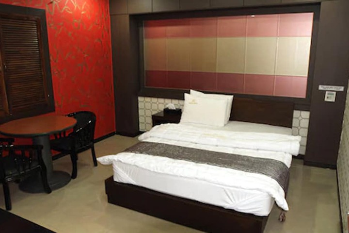 Room 11 of 29