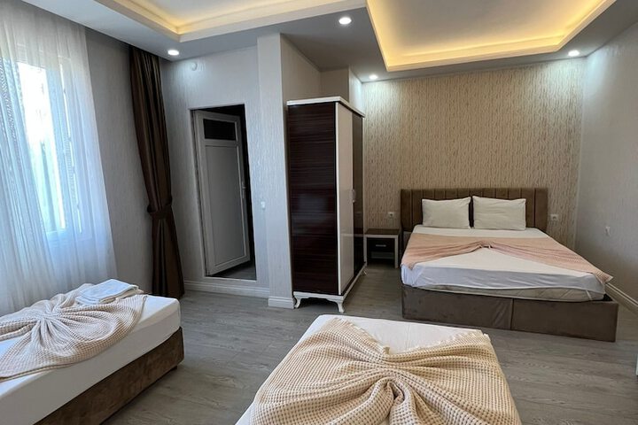 Room 12 of 18