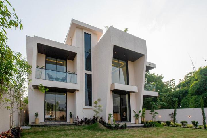 DanCenter Papillon Villa | 5BHK | Pvt Pool | Statue of Belief | Udaipur