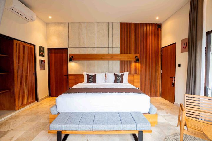 Room 4 of 20