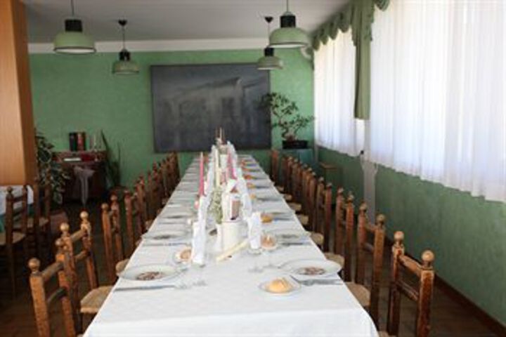 Dining 48 of 51