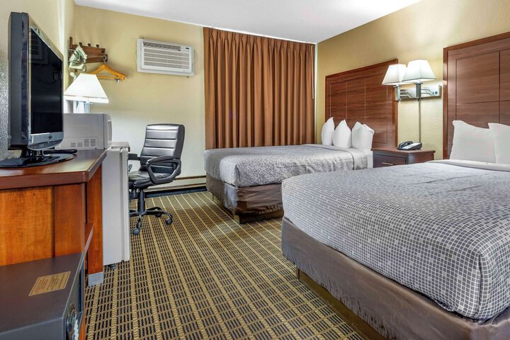 Double Bed Accessible (15 of 19)