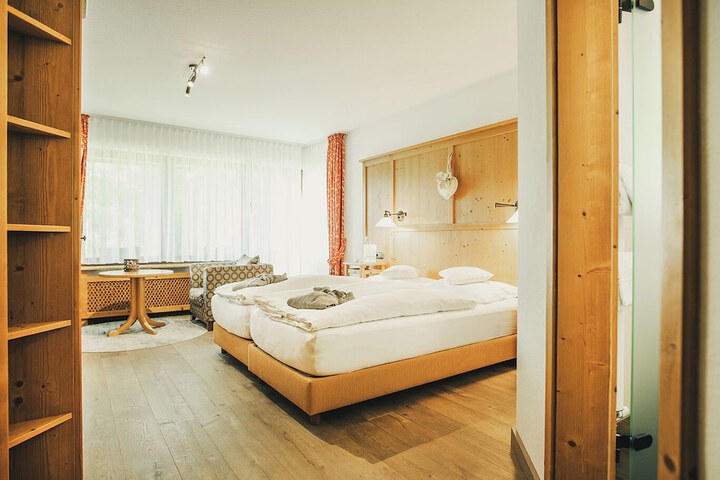 Room 27 of 79