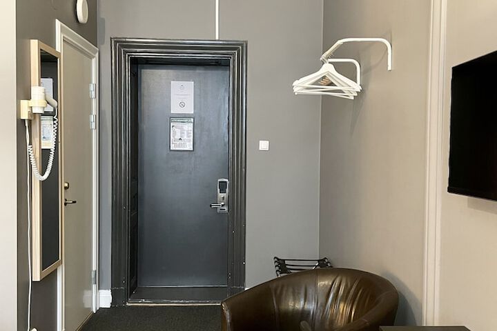 Room 26 of 144