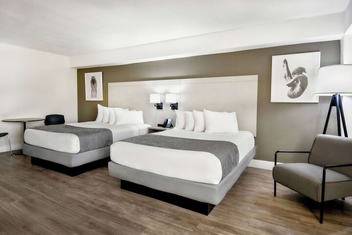 2 Queen Beds (11 of 21)