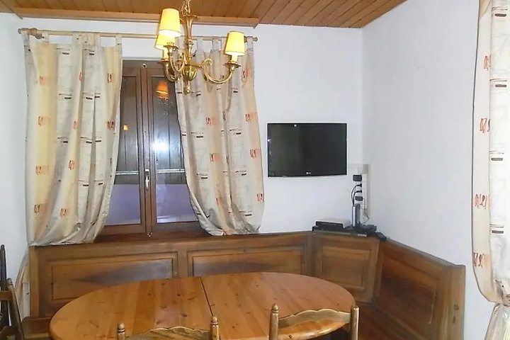 Room 3 of 7