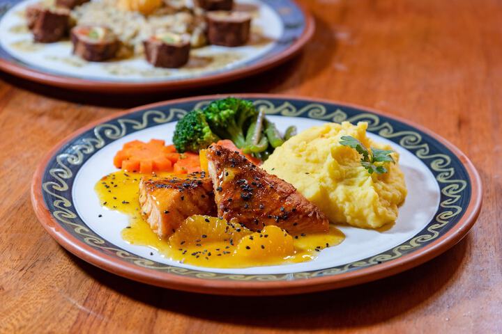 Dining 44 of 132