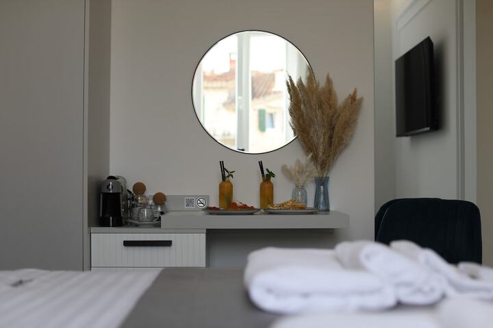 Room 27 of 49