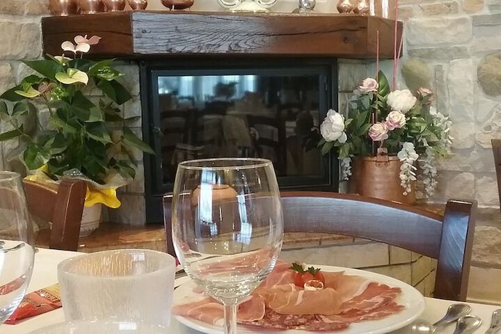 Dining 9 of 11