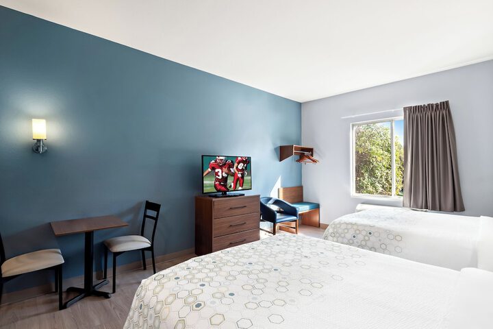 Studio 2 Queen Beds (4 of 13)