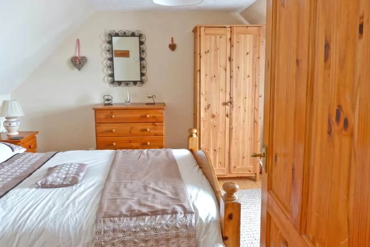 Room 2 of 8