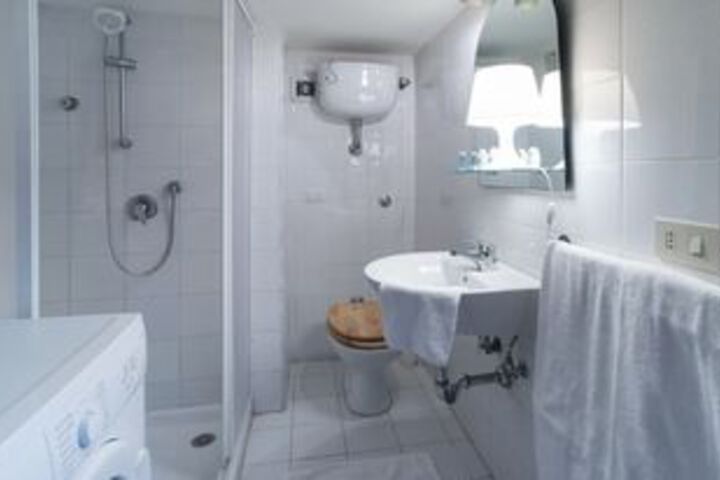 Room 2 of 17
