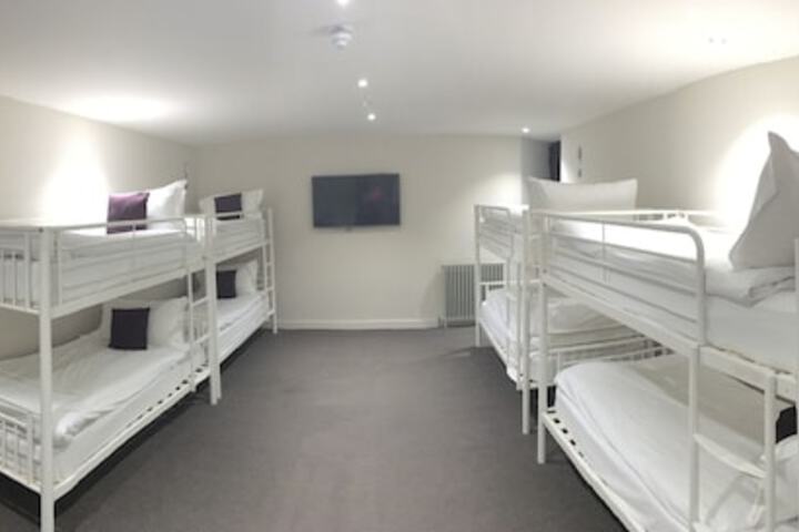 Room 14 of 69