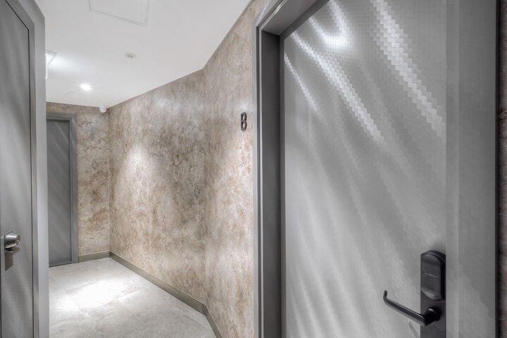 Ballroom/Hall 20 of 21